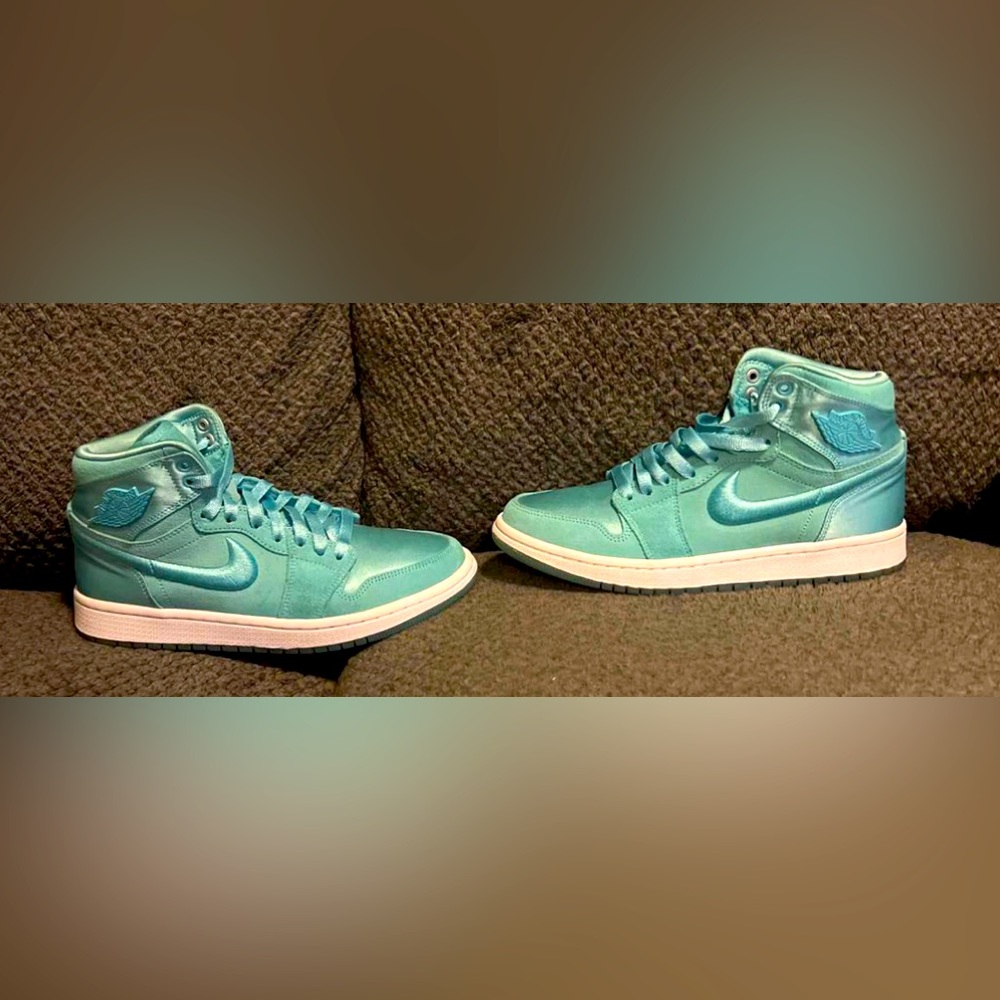 Jordan Season of Her Light Aqua 1 Retro High